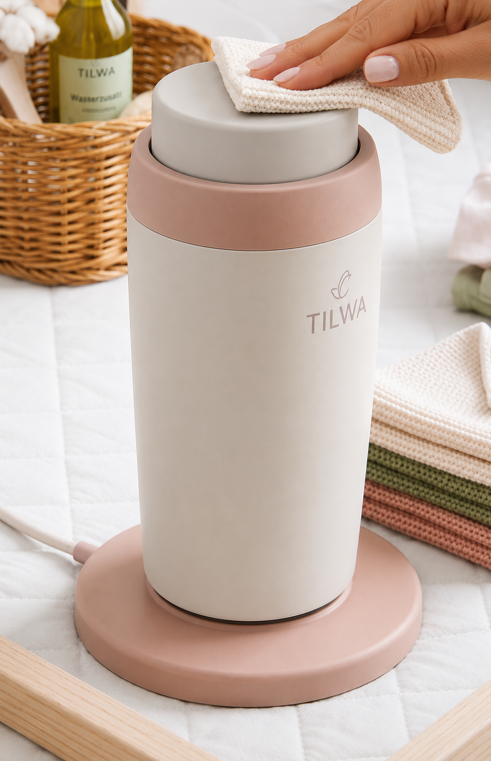 Tilwa Wasserspender auf dem Wickeltisch